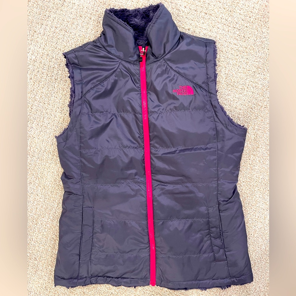 Size M North Face fleece reversible pink/purple vest, like new!